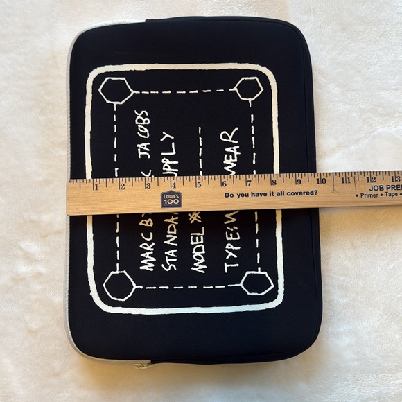 Marc by Marc Jacob’s 13” Laptop Case - Picture 4 of 5